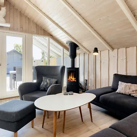 6 Person In Vaeggerlose-by Traum